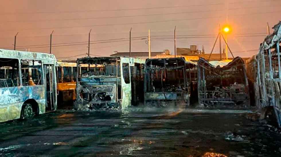 Incendio en terminal de ómnibus consumió 20 unidades