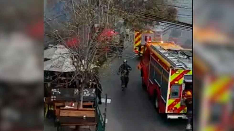 Bombero resutó herido en incendio que afecto a local comercial