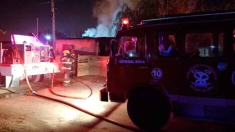Mujer bombero perdió su casa en un incendio y quedó con lo puesto
