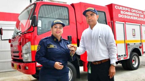 Bomberos de Dosquebradas celebró sus 26 años de servicio con nueva maquina