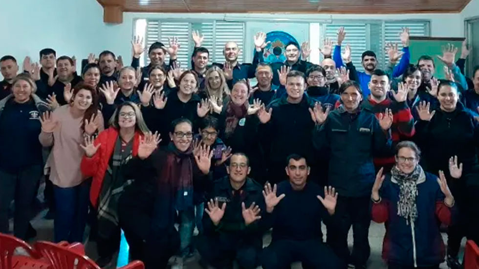 Bomberos de toda la región se capacitaron en lengua de señas