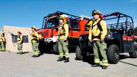 Bomberos de Quito reciben equipos para enfrentar incendios