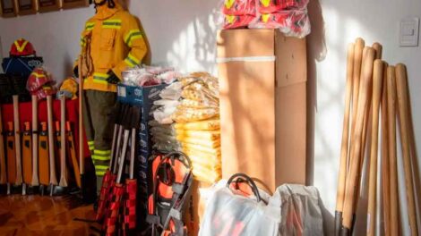 Entregan equipos a bomberos para atender incendios forestales