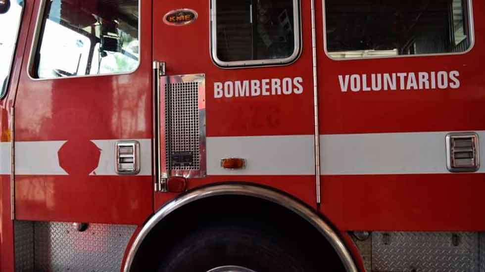 Bomberos adquieren motobomba a pagos; piden ayuda