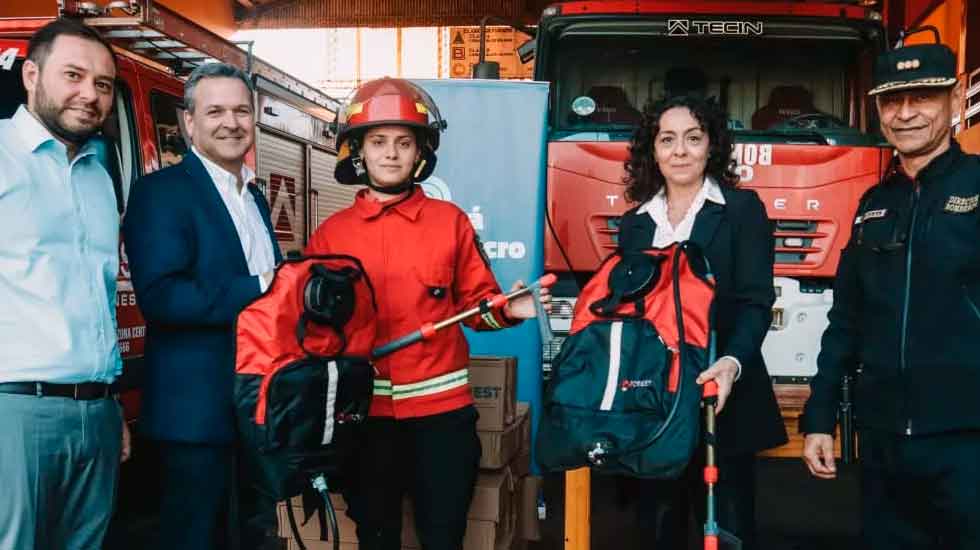 Banco Macro donó material para los bomberos de Misiones