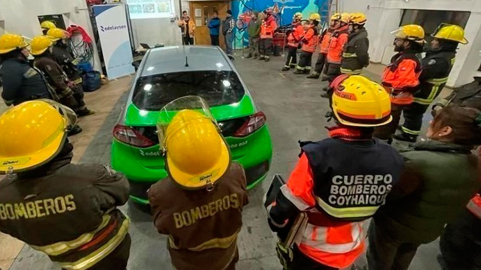 Bomberos recibieron capacitación sobre emergencias en vehículos eléctricos