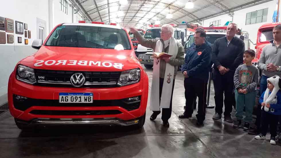 Se bendijo el móvil número 12 de Bomberos de Bolívar