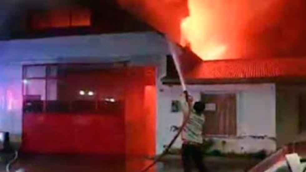 Incendio afectó a cuartel de Bomberos en Rauco