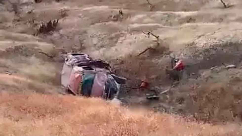 Unidad de bomberos de Nasca se despista y cae al abismo