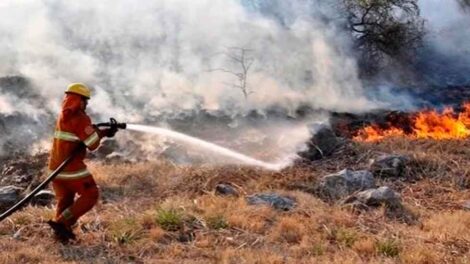 Bomberos contuvieron un foco de incendio en Mina Clavero