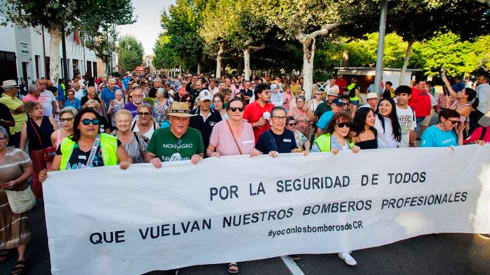 Los vecinos de Ciudad Rodrigo salen a la calle por sus bomberos