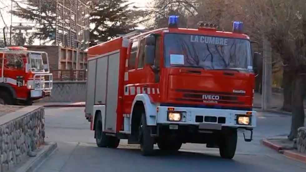 Bomberos Voluntarios La Cumbre con nuevo autobomba