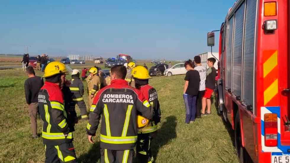 Accidente múltiple en autopista: el trabajo de bomberos