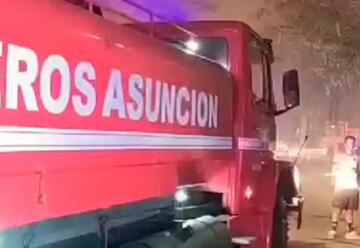 Bomberos reportan incendio de una fábrica en San Lorenzo