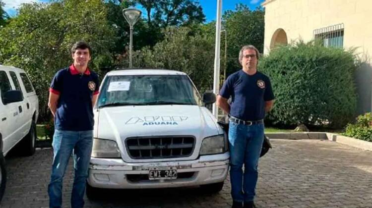 Aduana donó un móvil a los Bomberos de Enrique Carbó