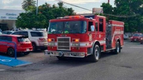 Ocho Bomberos son hospitalizados por posible intoxicación