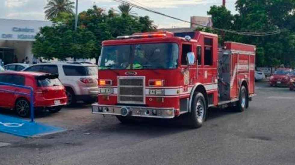 Ocho Bomberos son hospitalizados por posible intoxicación