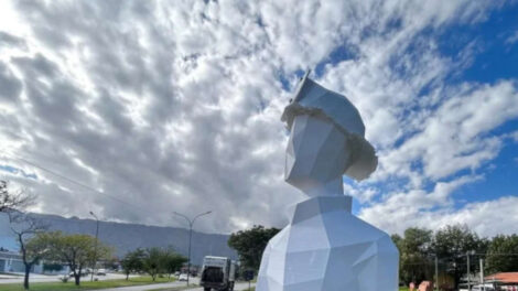 El sábado inauguran una escultura en honor a los bomberos