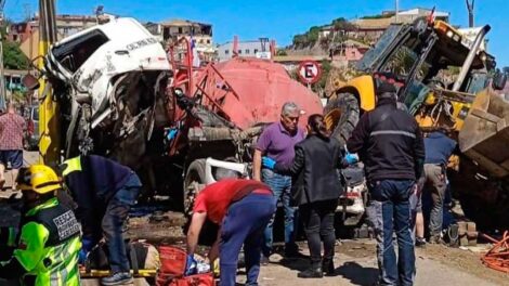 Carro de Bomberos chocó retroexcavadora en Cartagena