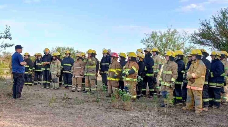 Egresaron 37 nuevos bomberos voluntarios de la Regional IV
