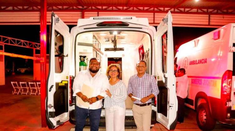 Bomberos de Juchitán recibe ambulancia adquirida con sorteo