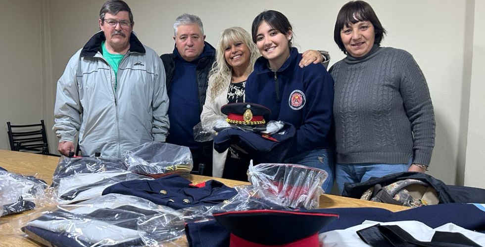 Nuevos trajes de galas para el personal de Bomberos de Olavarría