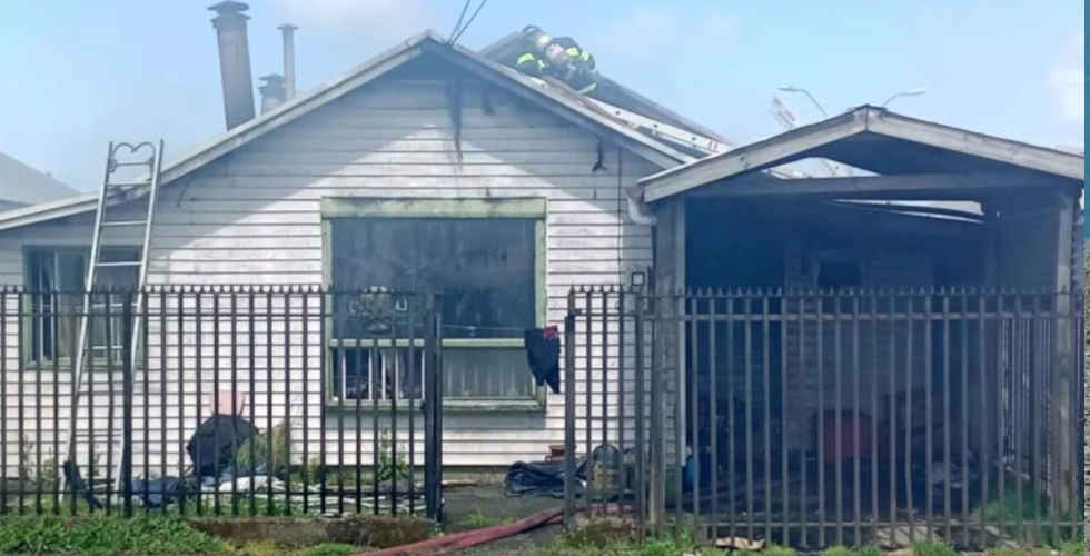 Un bomberos lesionado dejó un incendio en Alerce Norte