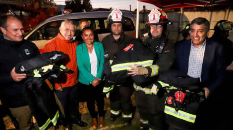 Bomberos de Chiguayante recibieron trajes de última generación