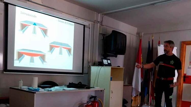 Los bomberos de Albacete imparten un curso sobre emergencias