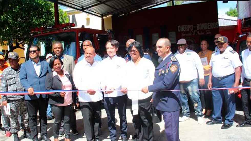 Embajada de Japón entrega camiones de bombero en Tamayo