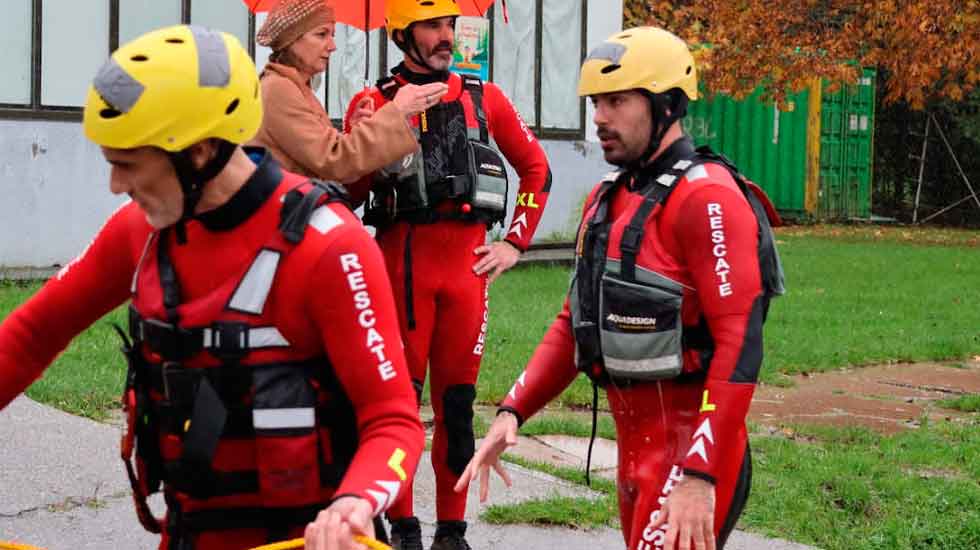 Los bomberos de Lugo se preparan para abordar rescates acuáticos