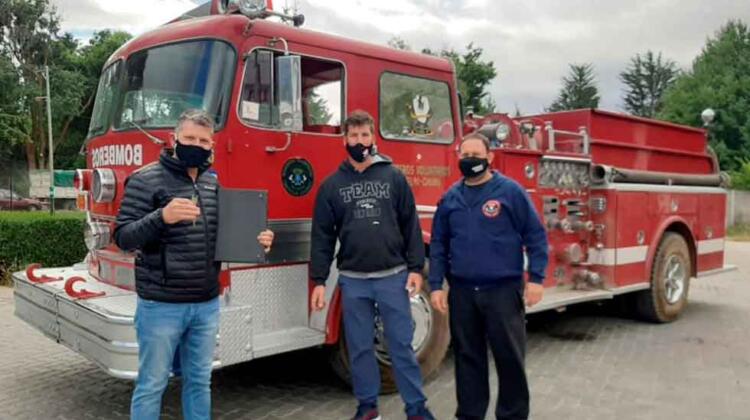 Los bomberos compraron la primera autobomba en Gualjaina