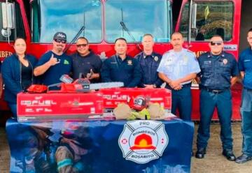 Asociaciones de Rosarito donan motosierras para bomberos