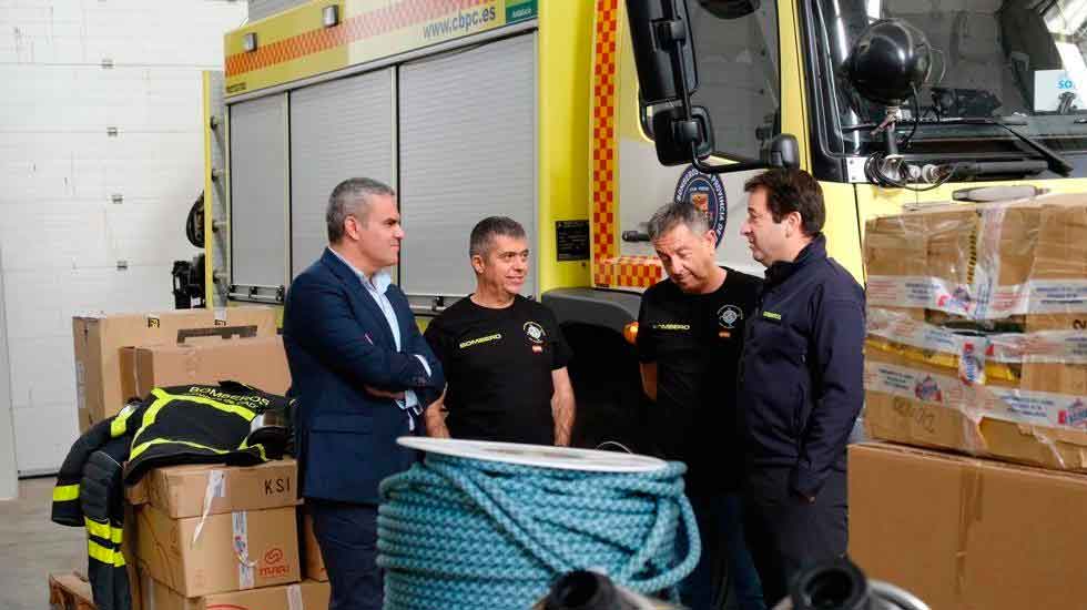 Dona material y equipos personales para Bomberos y Médicos en Acción