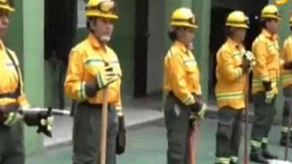 Entregan equipamiento a bomberos de la Policía
