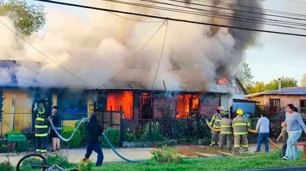 Bombero en estado crítico tras combate de incendio