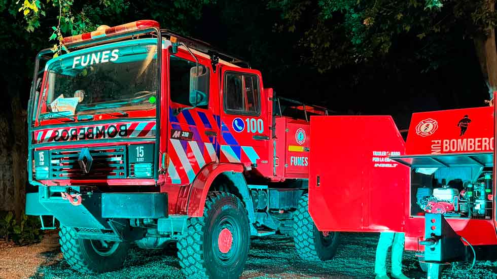 Bomberos Voluntarios de Funes presentaron su nueva autobomba