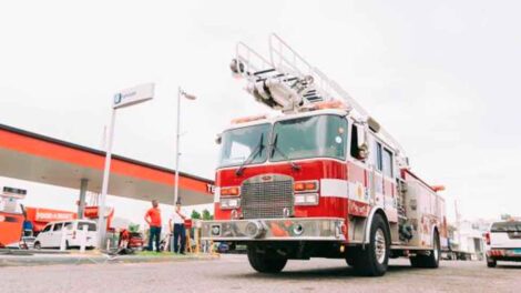 Los Bomberos de San Cristóbal reciben camión escalera