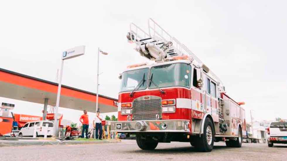 Los Bomberos de San Cristóbal reciben camión escalera