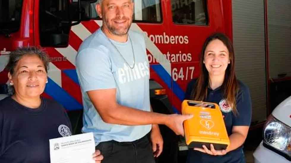 Entrega de un Desfibrilador al Cuartel de Bomberos de Santa Rosa