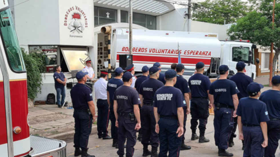 Bomberos de Esperanza presentó una nueva unidad