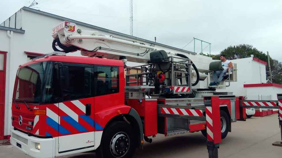 Bomberos ya cuenta con la nueva unidad con hidroelevador