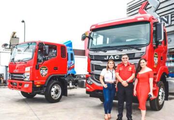 Dos nuevos camiones para los Bomberos de Machala