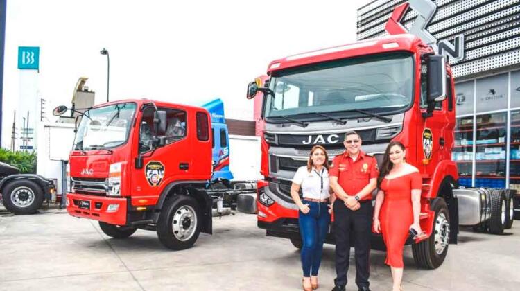Dos nuevos camiones para los Bomberos de Machala