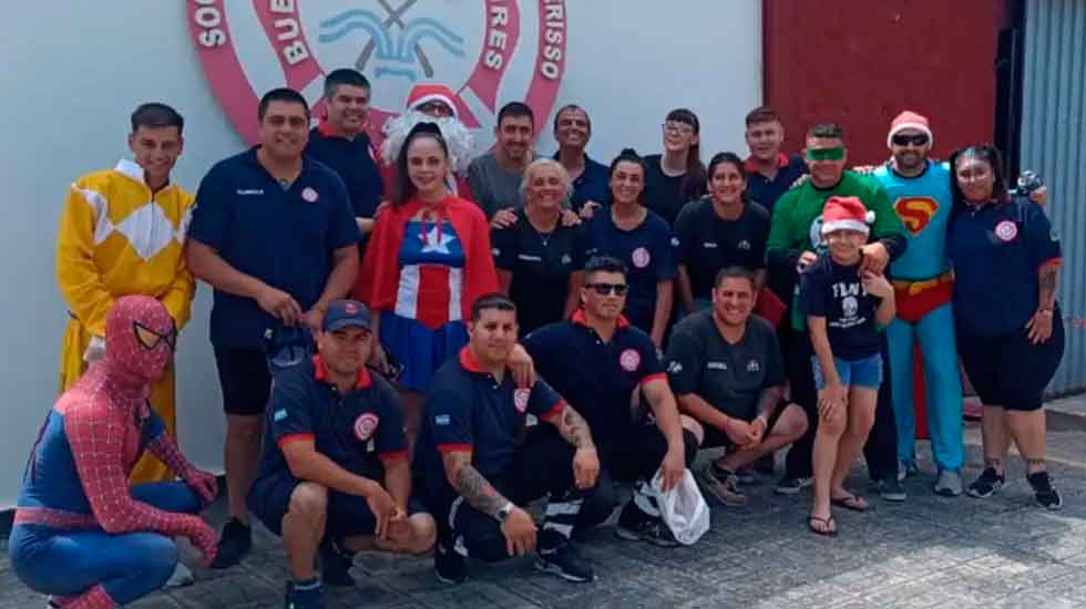Los Bomberos de Berisso realizaron la recorrida navideña