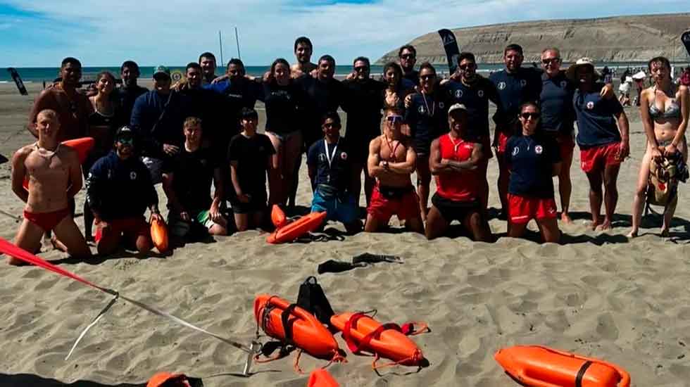 Bomberos de Rada Tilly se capacitaron con guardavidas locales