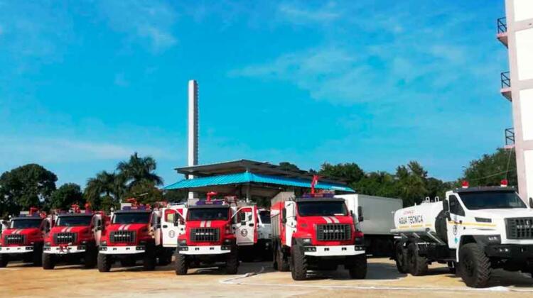 El Cuerpo de Bomberos de Cuba recibe una donación de 21 camiones