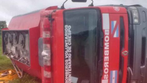 Volcó un móvil de los Bomberos Voluntarios de Crespo