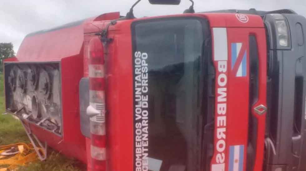Volcó un móvil de los Bomberos Voluntarios de Crespo