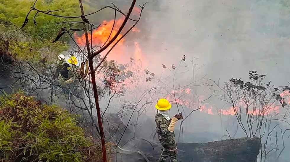 Bomberos advierten sobre falsos pedidos de donaciones por incendio en Santander